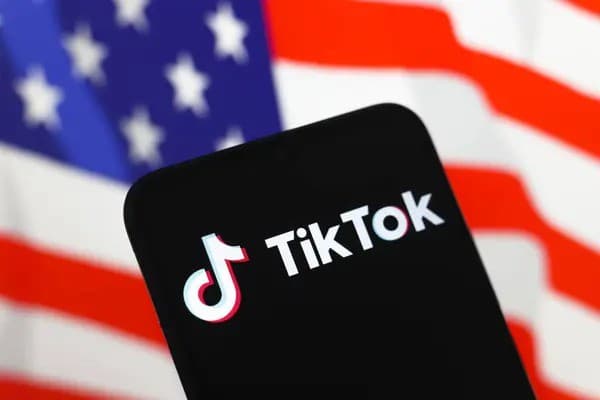 2025 TikTok 完播率提升全攻略：轻松提高留存与曝光（Fansoso 增长方案）